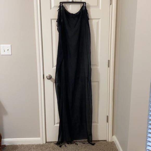 Black woven scarf with tassels - Picture 2 of 5